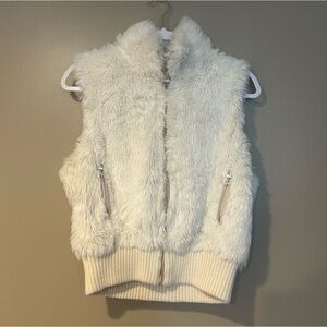y2k shaggy faux fur cream zip up 2000s vest winter snow bunny nordic